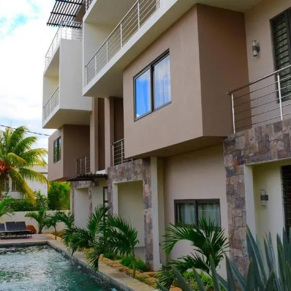 Modern and cosy condo: Westwood Apartments，位于弗利康弗拉克的酒店