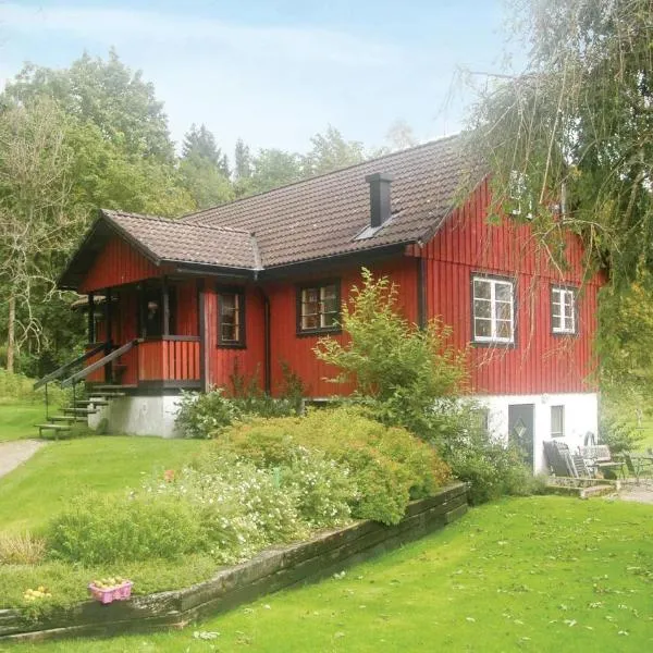 Cozy Home In Uddevalla With Wifi，位于Östra Stigen的酒店