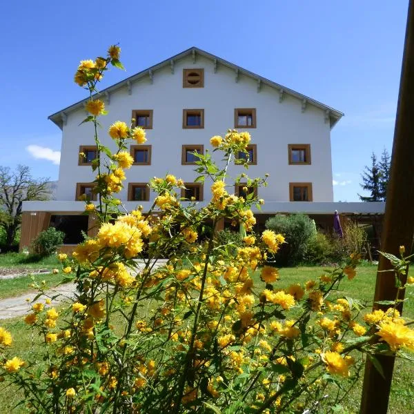 Logis Hôtels La Crémaillère，位于尚普索地区圣博内的酒店