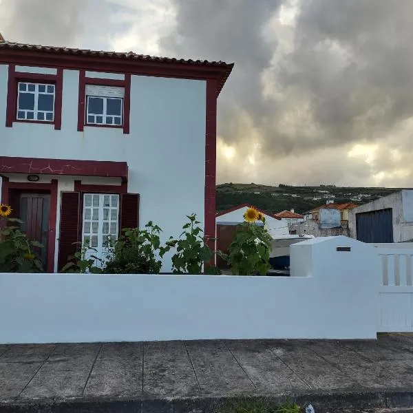 Villa Kai Casa frente al mar y completamente restaurada，位于Lajes das Flores的酒店