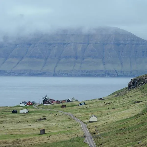 Authentic Faroese House / Unique Location / Nature，位于Gjógv的酒店