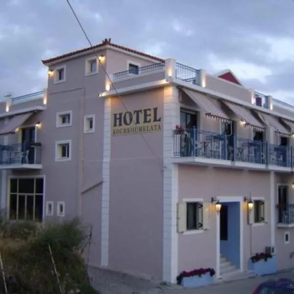 Hotel Kourkoumelata，位于Troïanáta的酒店