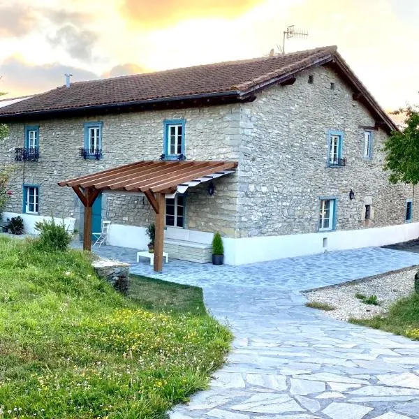 Ulle Gorri Rural House - Casa Rural，位于Amézaga的酒店