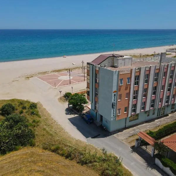 Hotel Rivabella，位于San Sostene Marina的酒店