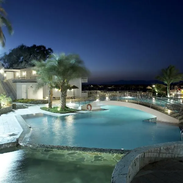 阿夫拉海滩度假酒店，位于依克希亚的酒店