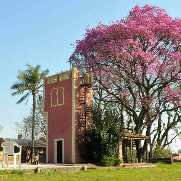Estancia La Titina, Posada y Reserva Natural，位于Caseros的酒店