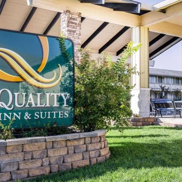 Quality Inn & Suites Cameron Park Shingle Springs，位于Coloma的酒店