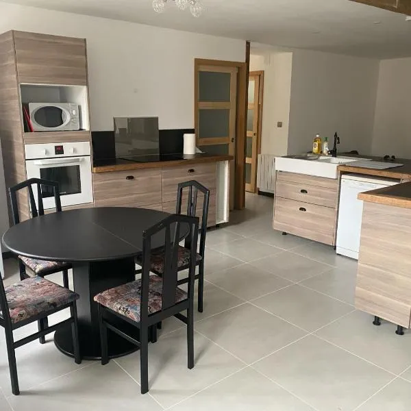 Appart Fourchambault 6/8 personnes rez de chaussée，位于Fourchambault的酒店