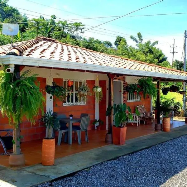 GREEN HOUSE CASA O APARTAMENTO CAMPESTRE，位于Pinchote的酒店