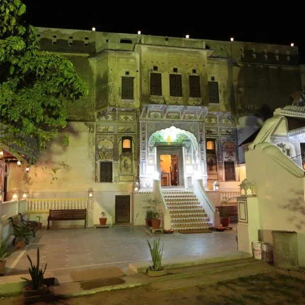 曼达瓦拉迪卡哈维酒店，位于Fatehpur的酒店