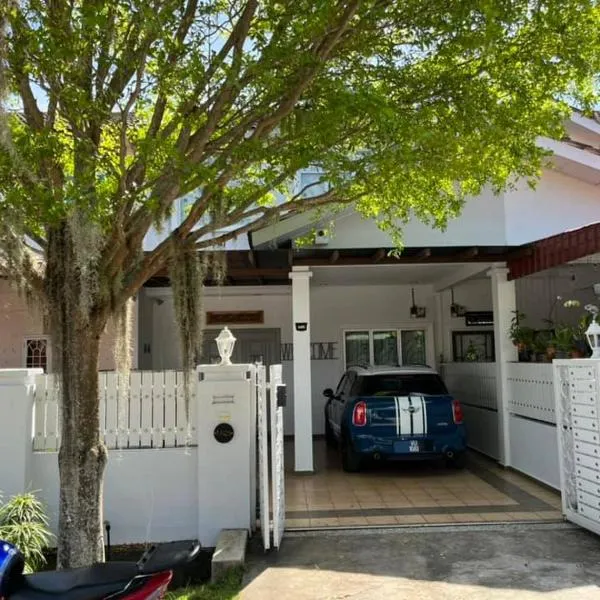 Rumah Armand Masjid Tanah Melaka 4BR Fully Aircond，位于马日丹那的酒店