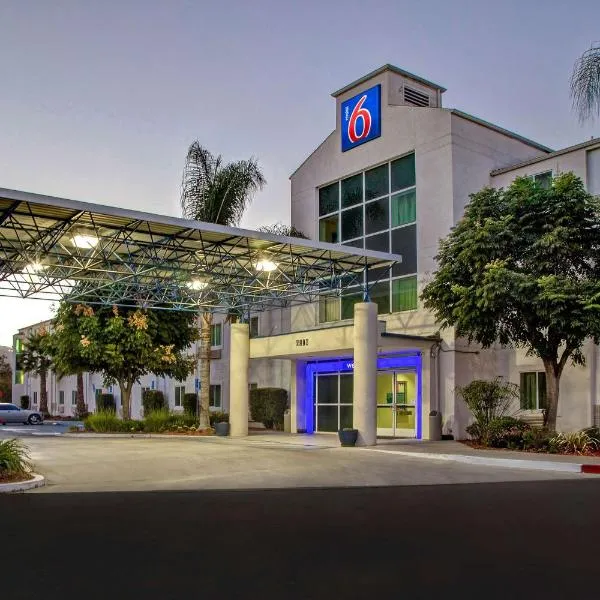 吉尔罗伊6号汽车旅馆，位于吉尔罗伊的酒店