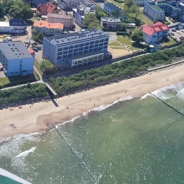 Hotel Wodnik Twój Hotel z widokiem na morze，位于Kukinia的酒店