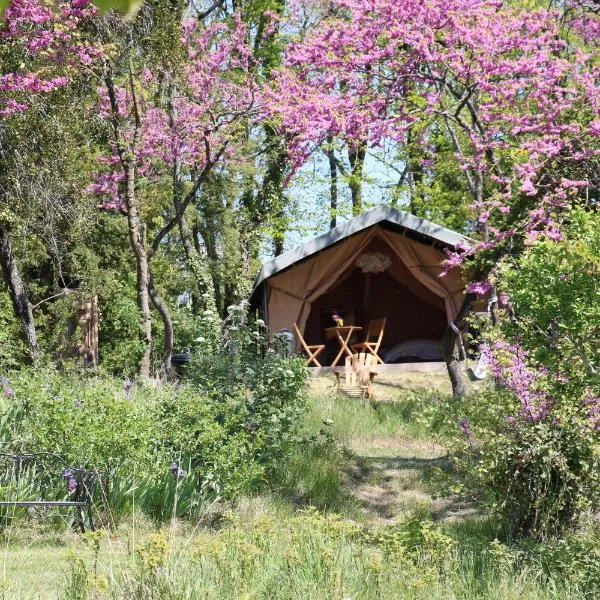 Les Toiles de La Tortillère tentes luxes safari lodge glamping insolite，位于马尔赛的酒店