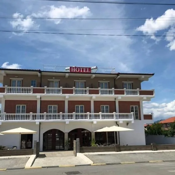 Hotel Xhelili，位于Lazarej的酒店