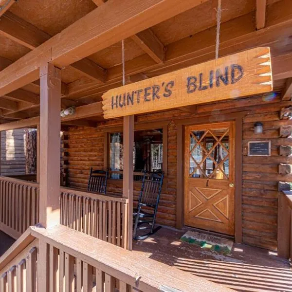 Forest Cabin 1 Hunters Blind，位于Forest Lakes Estates的酒店