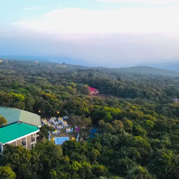 Tranquil Resort & Spa，位于马哈巴莱斯赫瓦尔的酒店