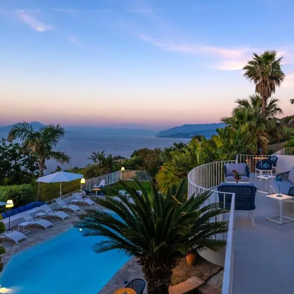 Capri Blue Luxury Villa Le Tre Monelle，位于阿纳卡普里的酒店