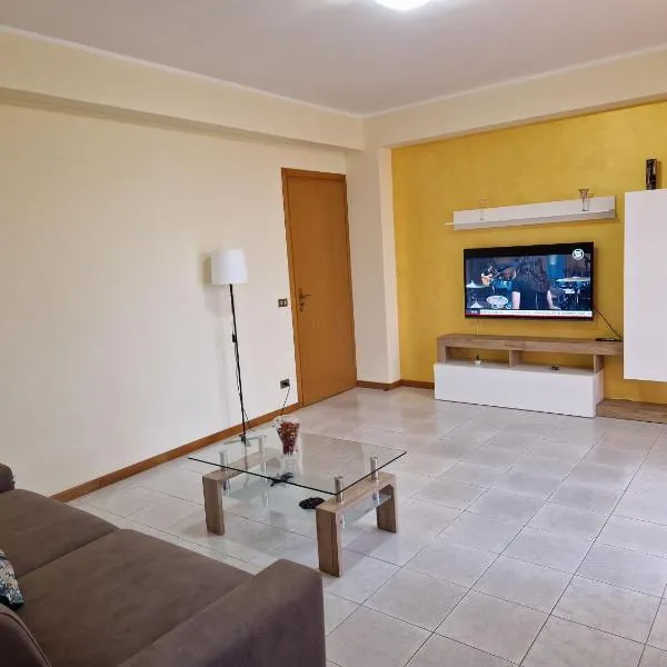 L'Isola e i Faraglioni house，位于阿茨特雷扎的酒店