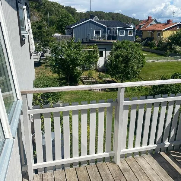 Cheerful Three room villa at Strömstad City Center，位于斯特伦斯塔德的酒店