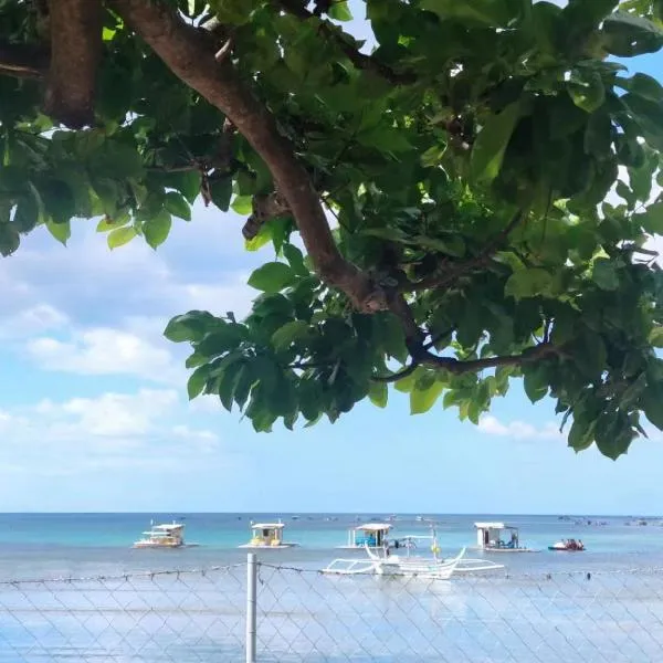 Golden Kirins Beach Resort，位于利安的酒店