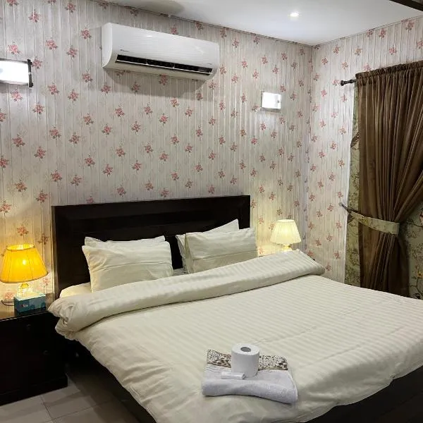 Royal Three Bed Room Full House Dha Phase 6 Lahore，位于拉合尔的酒店