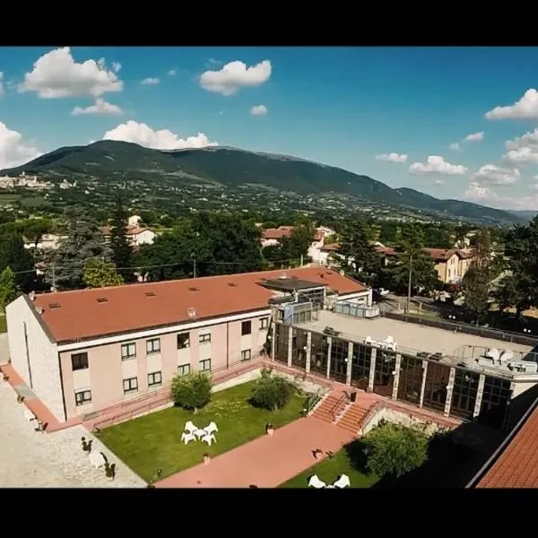 TH Assisi - Casa Leonori，位于皮亚诺·德勒·皮耶韦的酒店