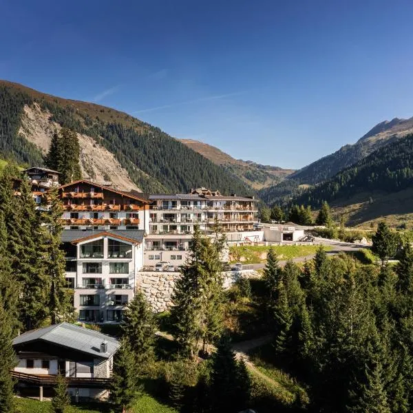 URSPRUNG Panorama Hotel Königsleiten，位于Sulzau的酒店