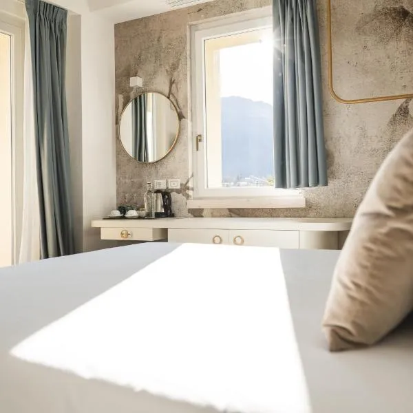 LUXURY SUITES ROCOPOM - Lake Front，位于莱科的酒店