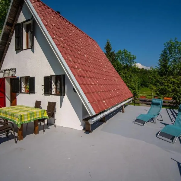 Chalet The Fox by Interhome，位于Zlobin的酒店