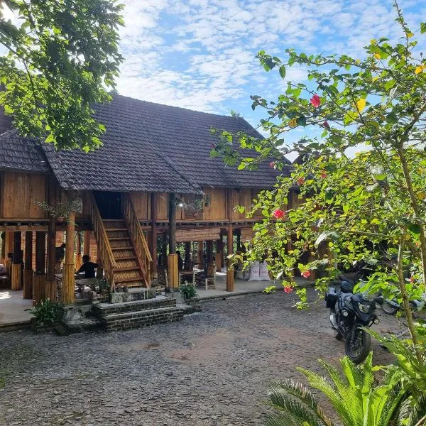 Muong Bi Homestay - A stilt house in an ancient Muong village，位于和平的酒店