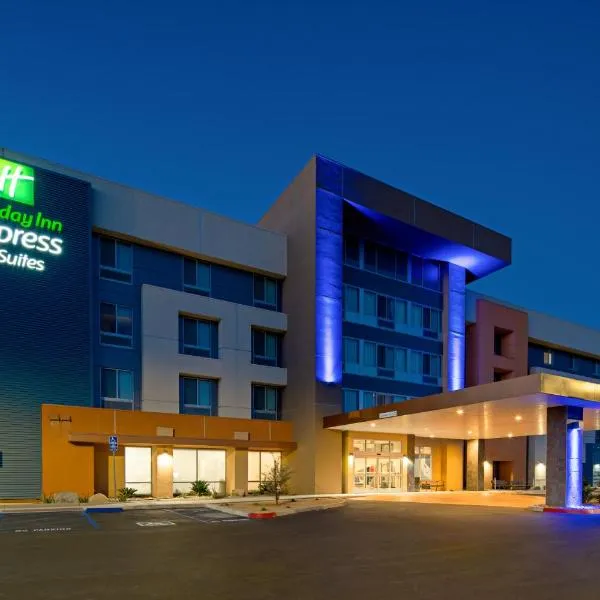 Holiday Inn Express & Suites Palm Desert - Millennium, an IHG Hotel，位于Thousand Palms的酒店
