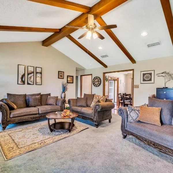 Homestead House - In Shadow Hills Golf Course Division Home，位于拉伯克的酒店