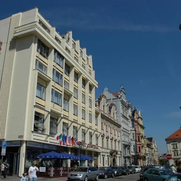 中央酒店，位于Černice的酒店