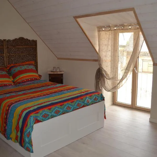 Escale à Villeperdue chambre JÜRMALA，位于Saint-Épain的酒店