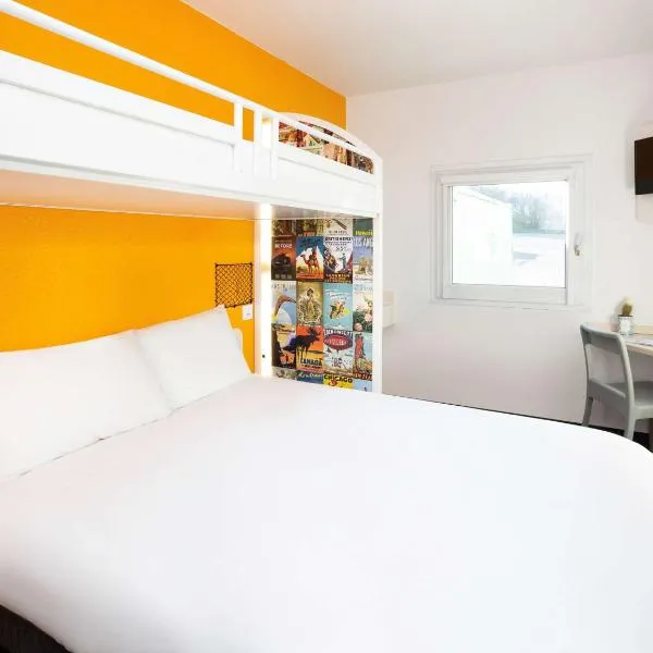 A7A9立交桥F1橙色中心酒店，位于Montfaucon的酒店