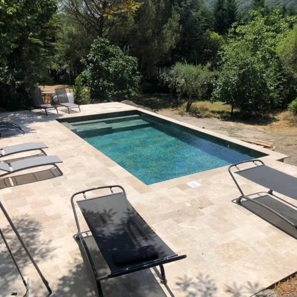 Gite pour 2 personnes dans agréable maison d'hôtes，位于Saint-Florent-sur-Auzonnet的酒店