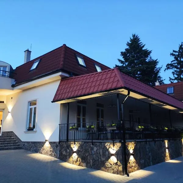 扎默克卡霍费拉旅馆，位于Jelenec的酒店