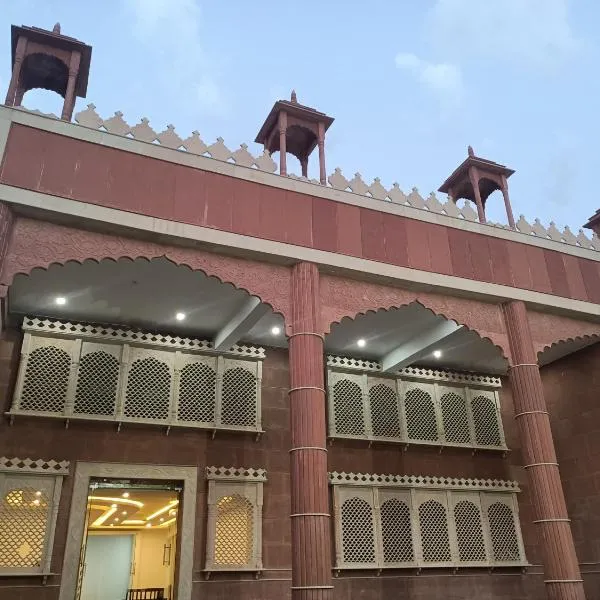 Hotel Rajwada palace，位于奥拉奇哈的酒店