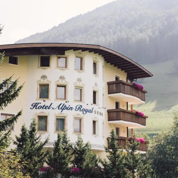 Wellness Refugium & Resort Hotel Alpin Royal - Small Luxury Hotels of the World，位于卡迪皮特拉的酒店