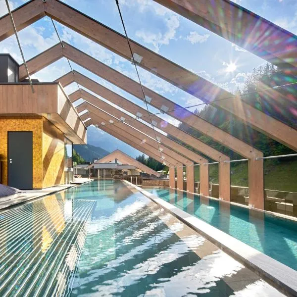ZillergrundRock Luxury Mountain Resort，位于Rohrberg的酒店