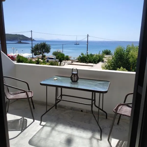 Παραθαλασσιο στουντιο Μιχαλιας Sea view studio Michalias Νουμερο 8，位于阿吉亚玛丽娜的酒店