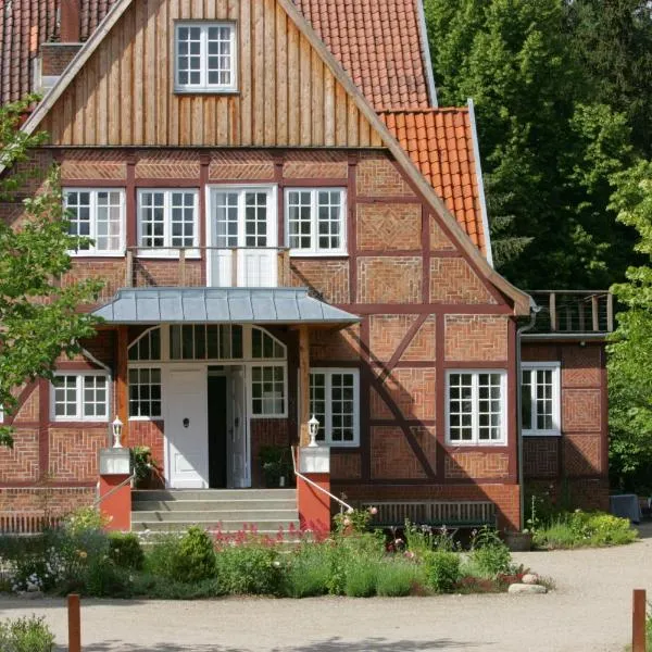 荷伦兰瓦尔德霍夫酒店，位于Niendorf an der Stecknitz的酒店