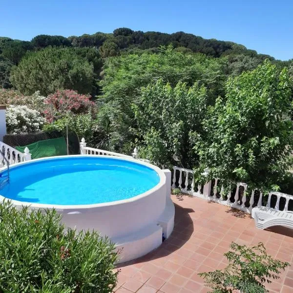 Chalet rural La Solana, a 12 Kilómetros de Córdoba en plena sierra, con piscina，位于科尔多瓦的酒店