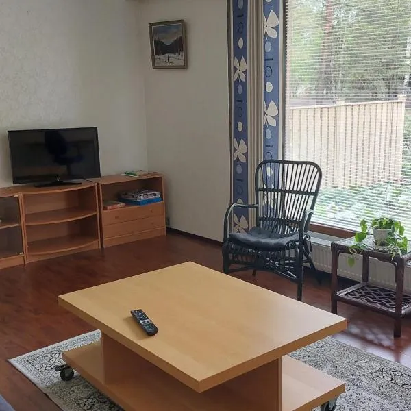 Apartment with sauna in Harjavalta, free WIFI，位于Kullaa的酒店