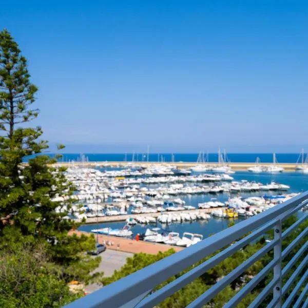 Donna Adriana Rooms，位于阿格罗波利的酒店