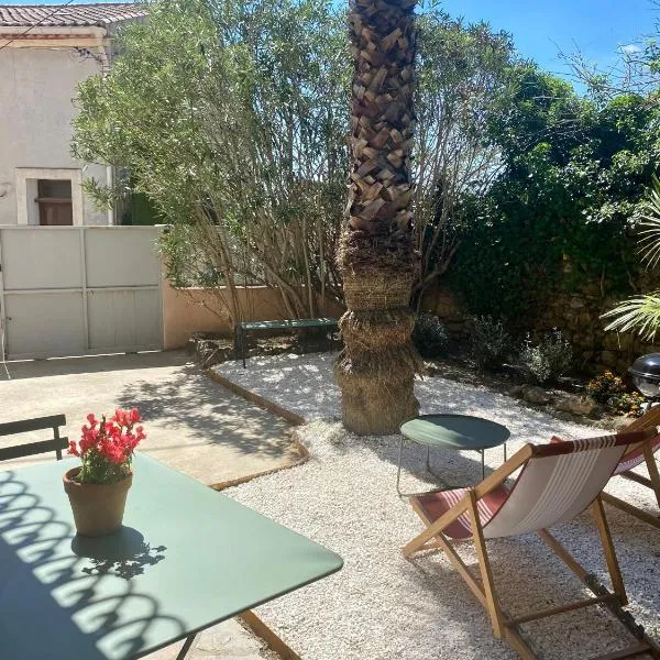 Gîte Le Palmier - Perfectly located cosy studio with private garden，位于Puissalicon的酒店