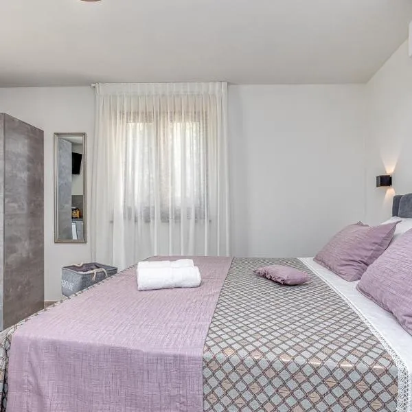 Rooms Nilda，位于波雷奇的酒店