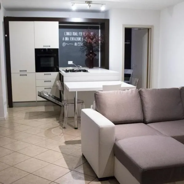 APPARTAMENTO LA CAFFETTERIA，位于罗韦雷托的酒店