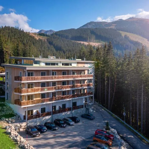 Hotel Strachan Family Jasná，位于迪马诺卡多林纳的酒店